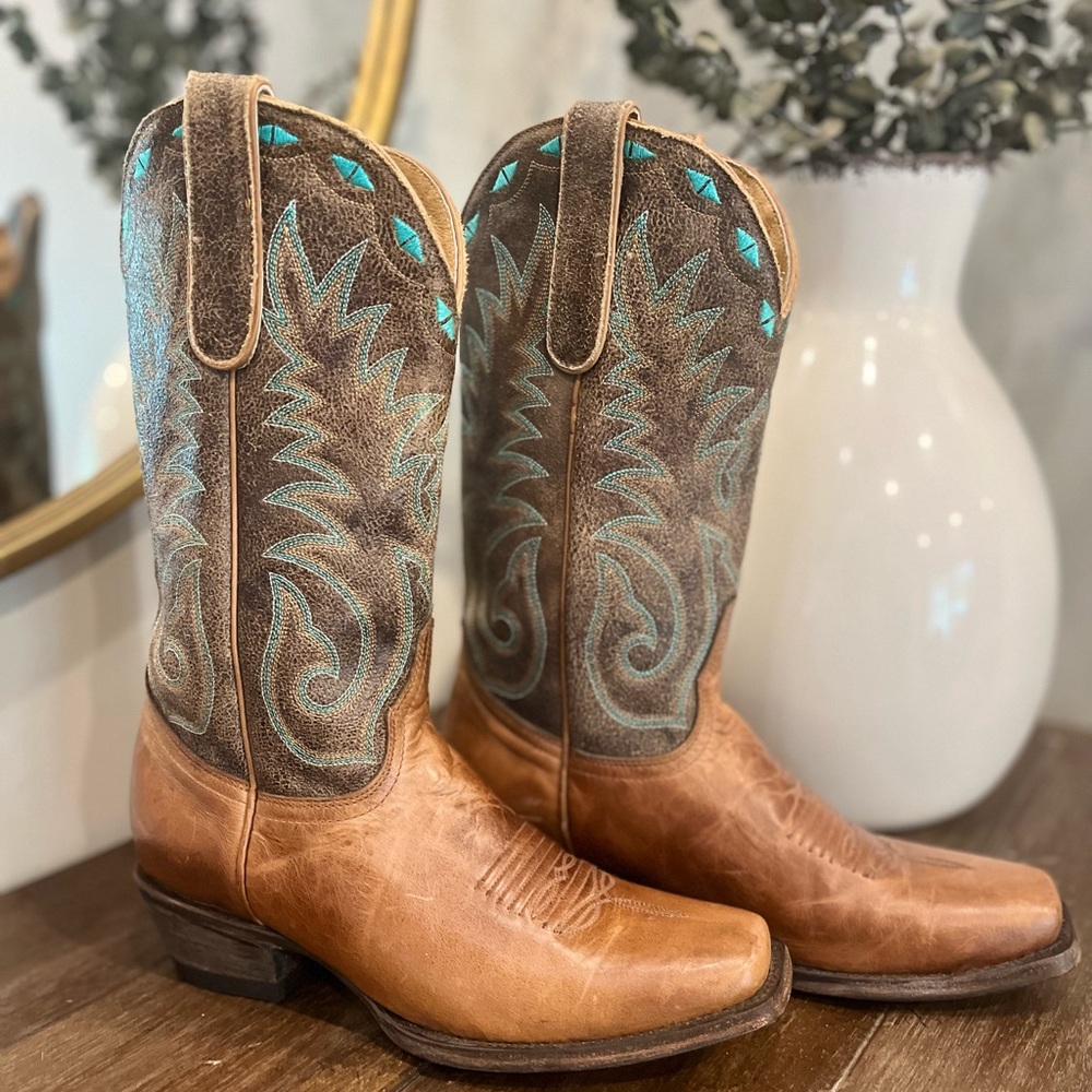 idyllwind like new size 7 1/2 B